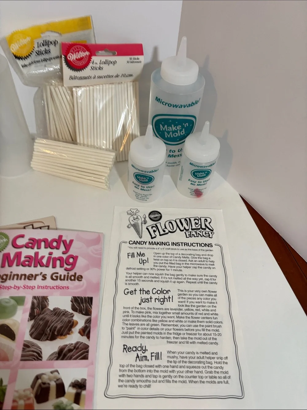Wilton Candy Making Kit with White and Green Accessories